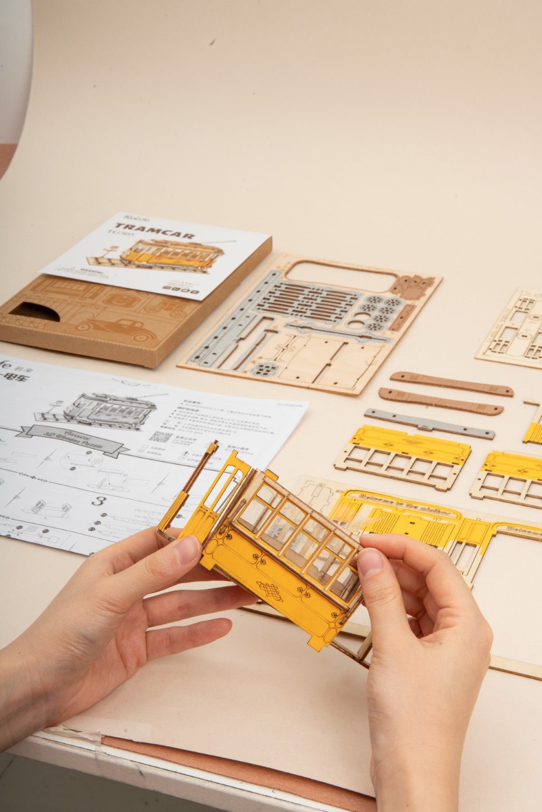 Rolife Tramcar Wooden puzzle model TG505 box contents