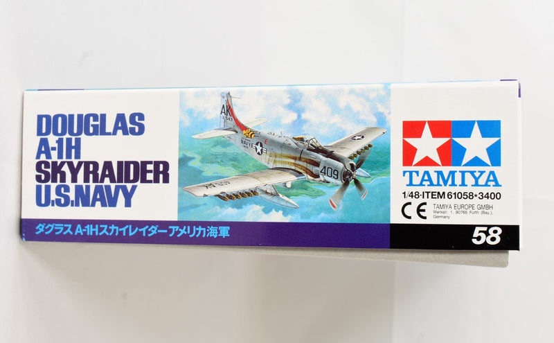 Tamiya Douglas A-1H Skyraider 1/48 side